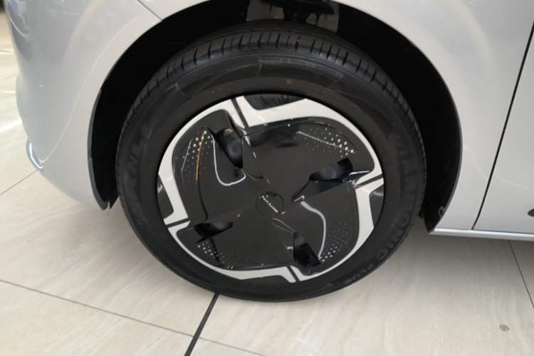 Used Dongfeng NAMMI 01 2024 New Edition 330 Plus Smart+ Left Front Wheel Hub