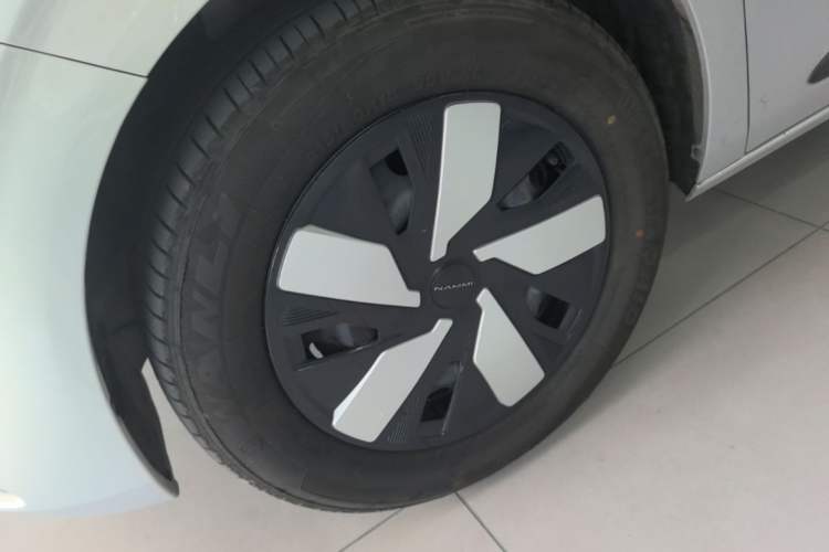Used Dongfeng NAMMI 01 2024 New Edition 330 Air Left Front Wheel Hub