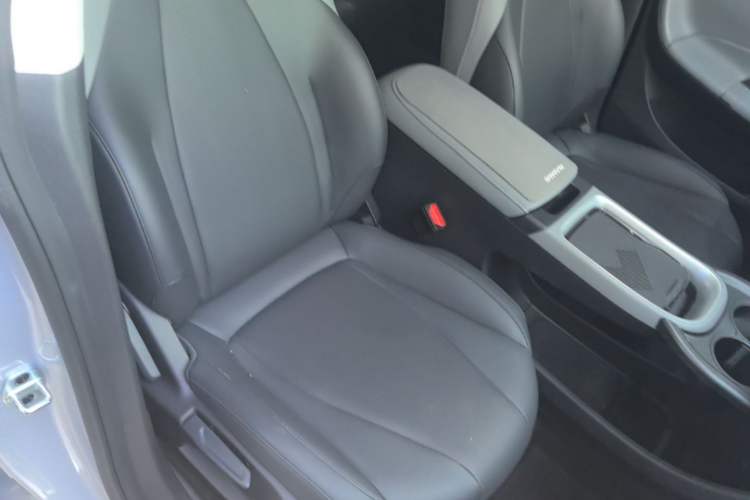 Used Dongfeng NAMMI 01 2024 New Edition 330 Air Right Front Seat