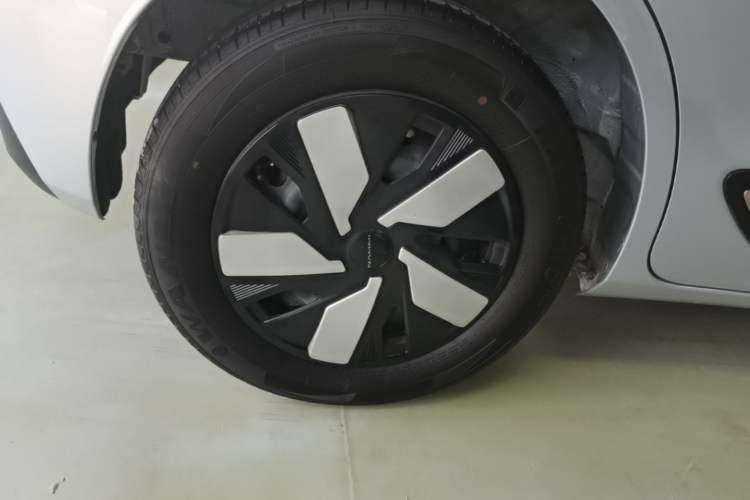Used Dongfeng NAMMI 01 2024 New Edition 330 Air Right Rear Wheel Hub