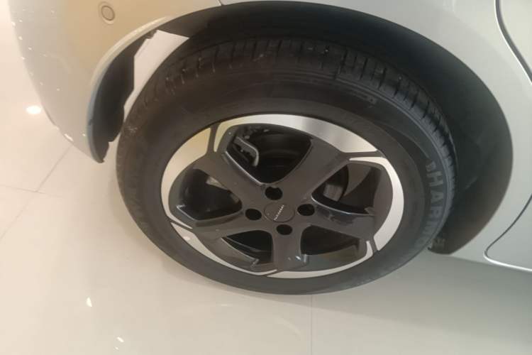 Used Dongfeng NAMMI 01 2024 New Edition 430 Max Smart+ Right Rear Wheel Hub