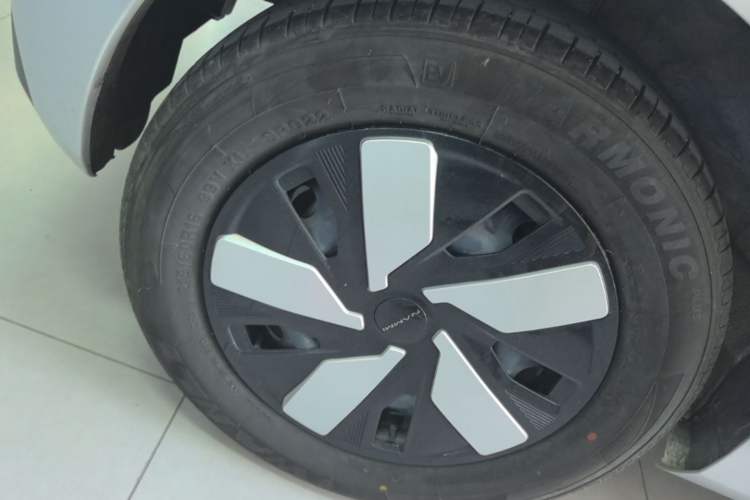 Used Dongfeng NAMMI 01 2024 New Edition 330 Air Right Rear Wheel Hub
