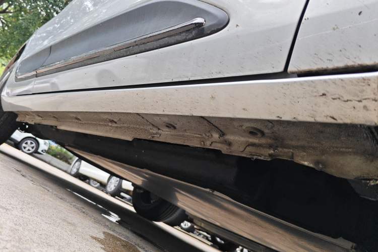Used Dongfeng NAMMI 01 2024 New Edition 330 Air Right Side Sill