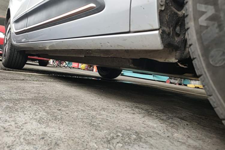 Used Dongfeng NAMMI 01 2024 New Edition 330 Air Right Side Sill