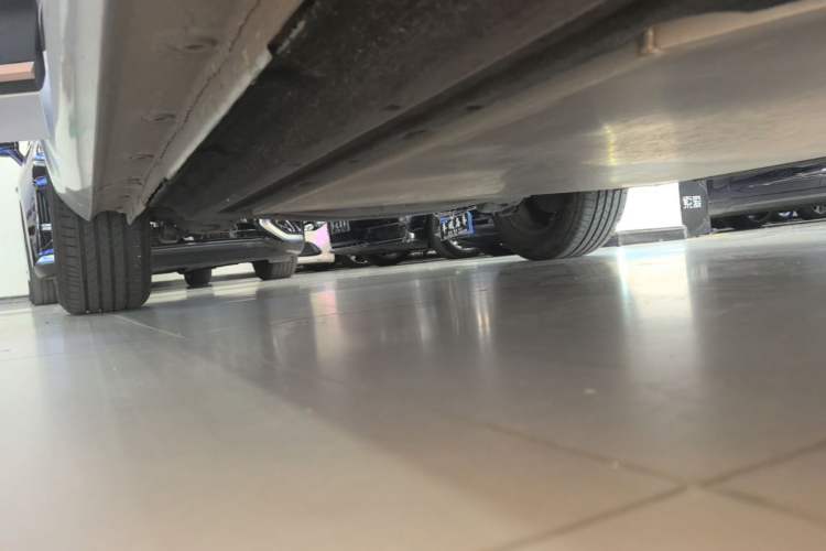 Used Dongfeng NAMMI 01 2024 New Edition 330 Air Right Side Sill