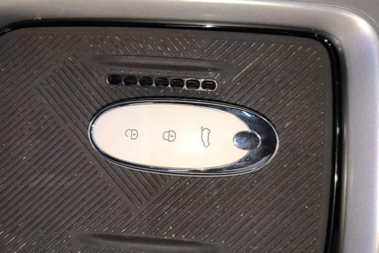 Used Dongfeng NAMMI 01 2024 New Edition 330 Plus Smart+ Vehicle Key