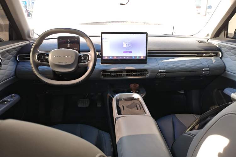 Used Dongfeng NAMMI 01 2024 New Edition 330 Plus Smart+ Center Console