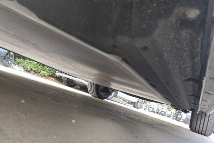 Used Dongfeng NAMMI 01 2024 New Edition 330 Air Chassis Front Left