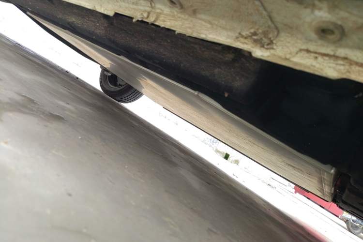 Used Dongfeng NAMMI 01 2024 New Edition 330 Air Chassis Front Right
