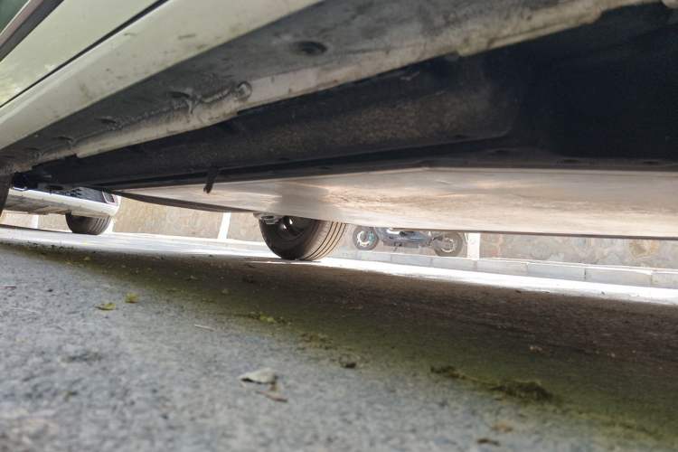 Used Dongfeng NAMMI 01 2024 New Edition 330 Air Chassis Front Right