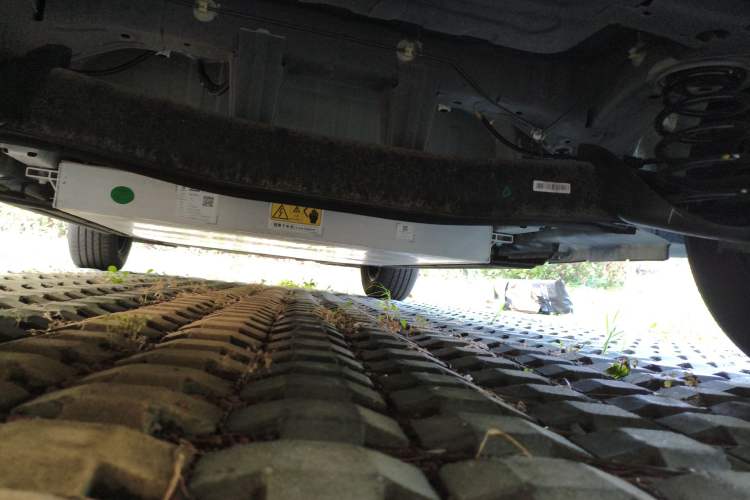 Used Dongfeng NAMMI 01 2024 New Edition 330 Air Chassis Rear