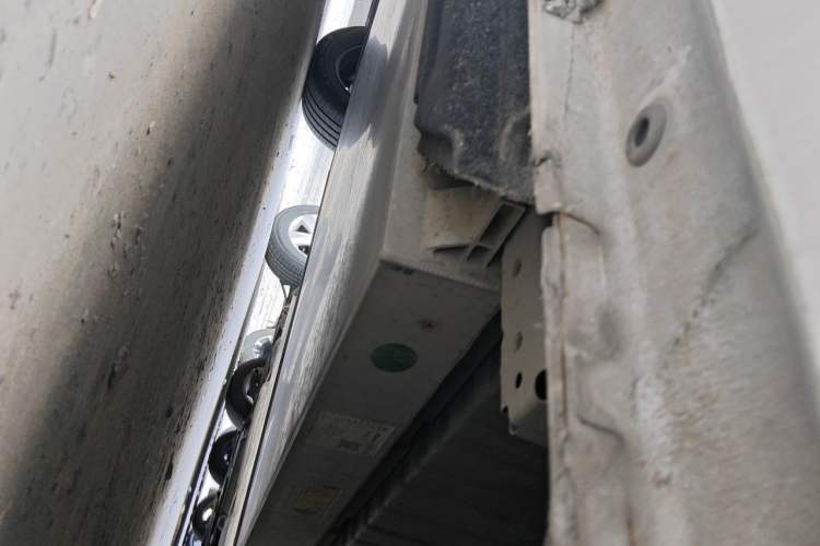 Used Dongfeng NAMMI 01 2024 New Edition 330 Air Chassis Rear Left