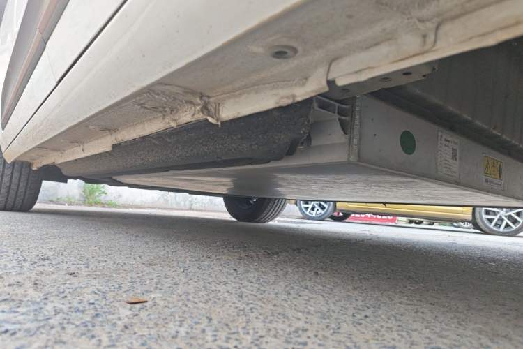 Used Dongfeng NAMMI 01 2024 New Edition 330 Air Chassis Rear Left