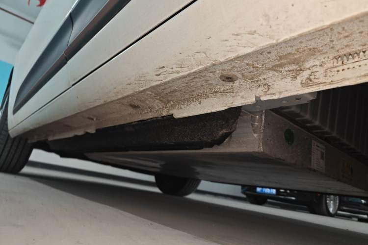 Used Dongfeng NAMMI 01 2024 New Edition 330 Air Chassis Rear Left