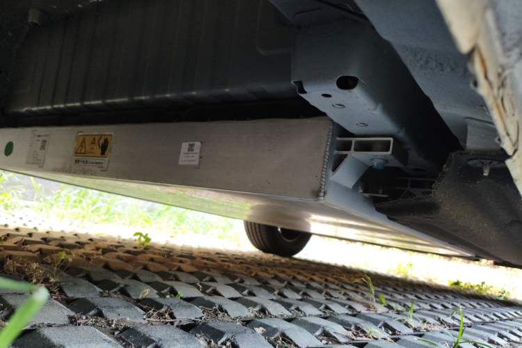 Used Dongfeng NAMMI 01 2024 New Edition 330 Air Chassis Rear Right