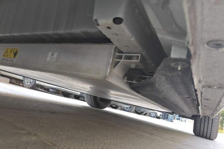 Used Dongfeng NAMMI 01 2024 New Edition 330 Air Chassis Rear Right