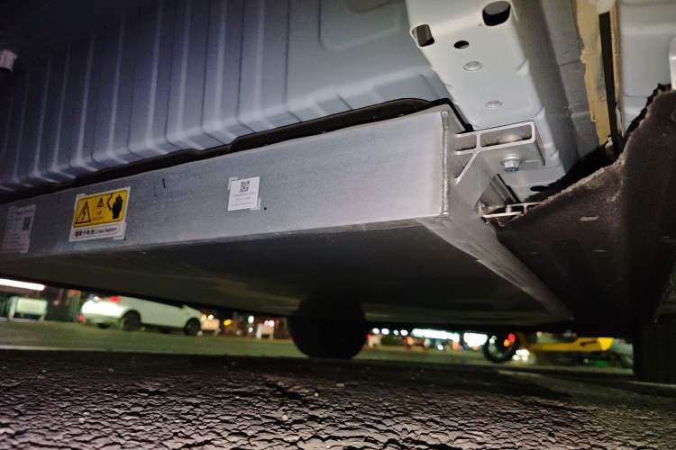 Used Dongfeng NAMMI 01 2024 New Edition 330 Air Chassis Rear Right