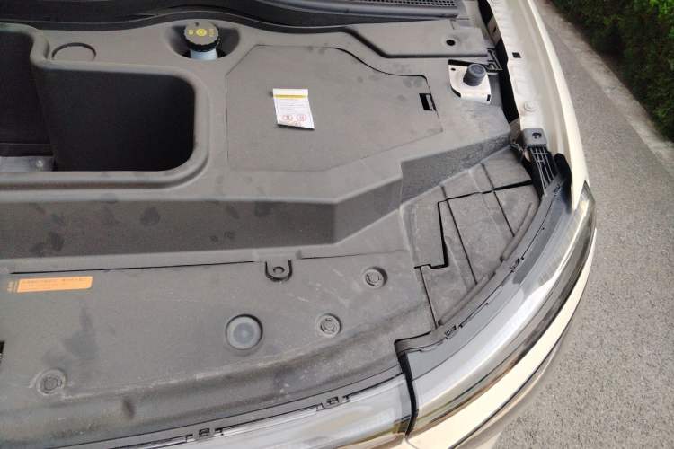 Used Dongfeng NAMMI 01 2024 New Edition 330 Plus Smart+ Engine Bay Left