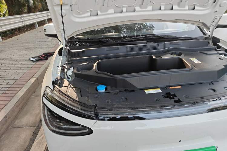 Used Dongfeng NAMMI 01 2024 New Edition 330 Plus Smart+ Engine Bay Right