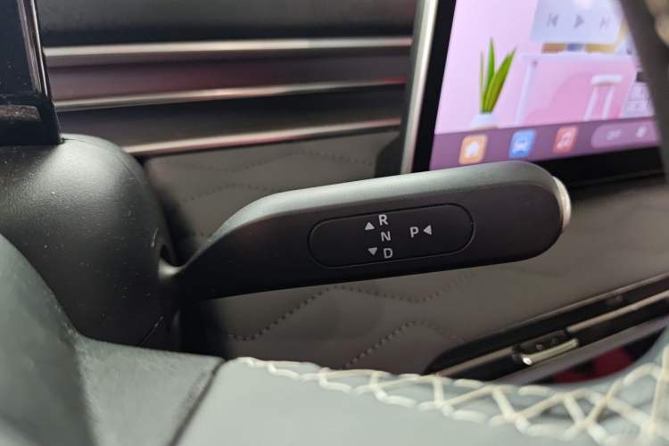 Used Dongfeng NAMMI 01 2024 New Edition 330 Plus Smart+ Gear Lever