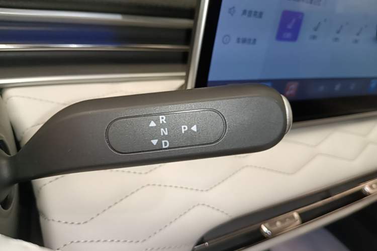 Used Dongfeng NAMMI 01 2024 New Edition 330 Plus Smart+ Gear Lever