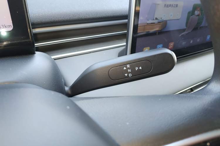 Used Dongfeng NAMMI 01 2024 New Edition 330 Air Gear Lever