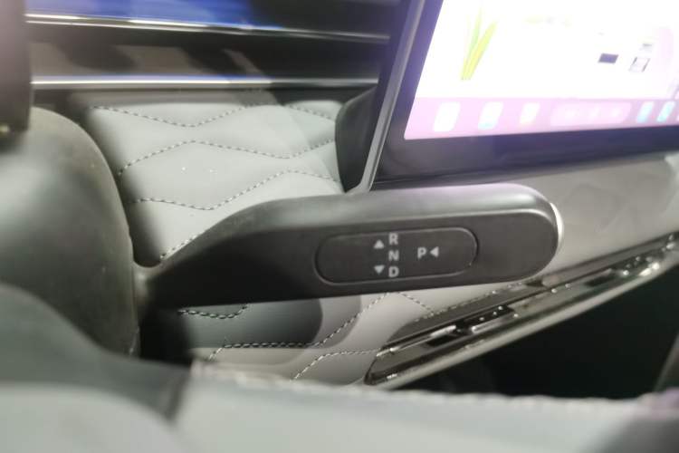 Used Dongfeng NAMMI 01 2024 New Edition 330 Plus Smart+ Gear Lever