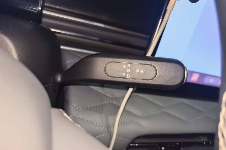 Used Dongfeng NAMMI 01 2024 New Edition 430 Plus Smart+ Gear Lever