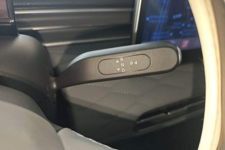 Used Dongfeng NAMMI 01 2024 430 Plus Smart+ Gear Lever