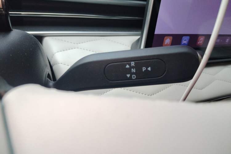 Used Dongfeng NAMMI 01 2024 New Edition 330 Plus Smart+ Gear Lever