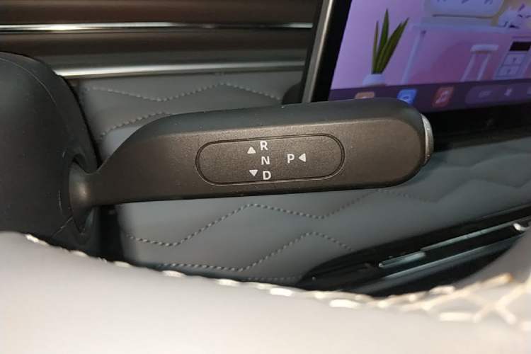 Used Dongfeng NAMMI 01 2024 Co-Creation Edition – Co-Creation WE Version Gear Lever