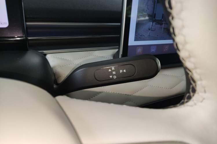Used Dongfeng NAMMI 01 2024 New Edition 430 Plus Smart+ Gear Lever