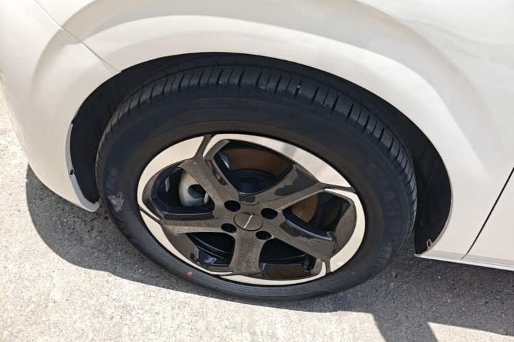 Used Dongfeng NAMMI 01 2024 New Edition 430 Plus Smart+ Left Front Wheel Hub