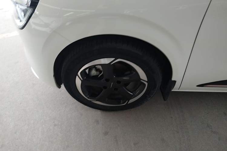 Used Dongfeng NAMMI 01 2024 New Edition 430 Plus Smart+ Left Front Wheel Hub