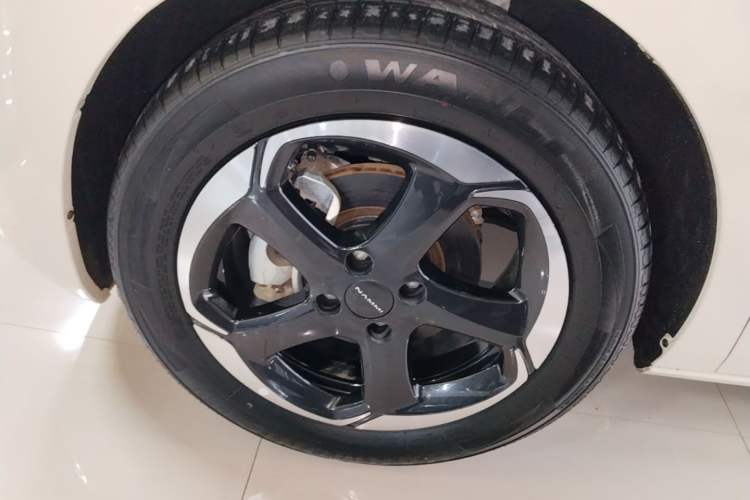 Used Dongfeng NAMMI 01 2024 New Edition 430 Plus Smart+ Left Front Wheel Hub