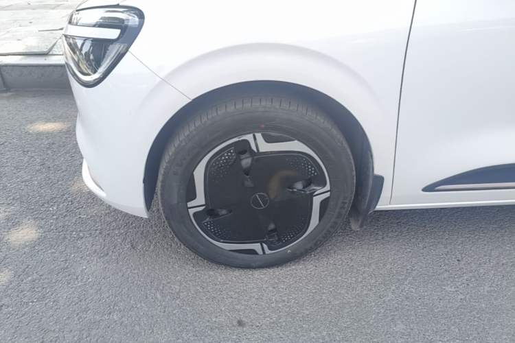 Used Dongfeng NAMMI 01 2024 New Edition 330 Plus Smart+ Left Front Wheel Hub