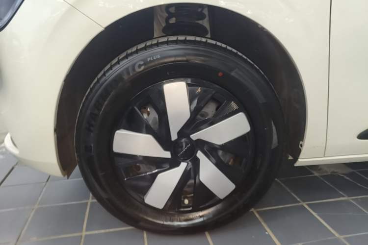 Used Dongfeng NAMMI 01 2024 New Edition 330 Air Left Front Wheel Hub