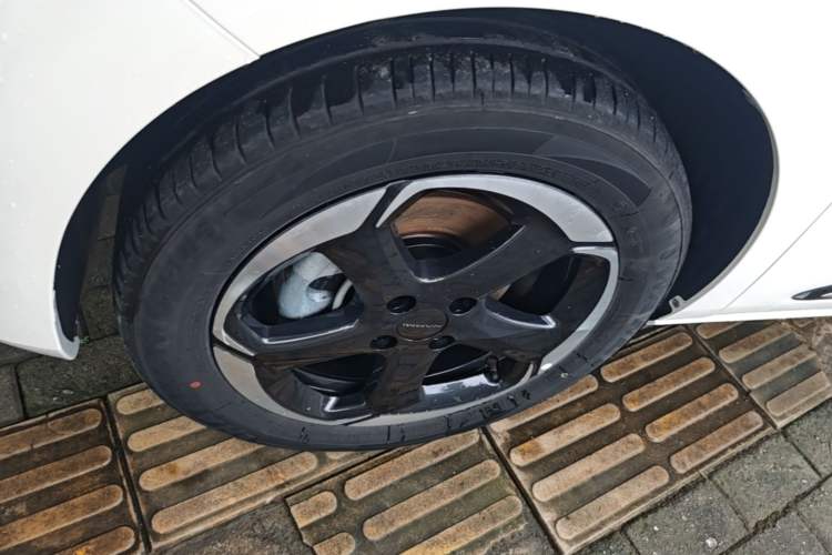 Used Dongfeng NAMMI 01 2024 New Edition 430 Plus Smart+ Left Front Wheel Hub