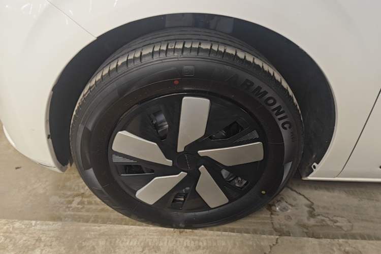 Used Dongfeng NAMMI 01 2024 New Edition 330 Air Left Front Wheel Hub