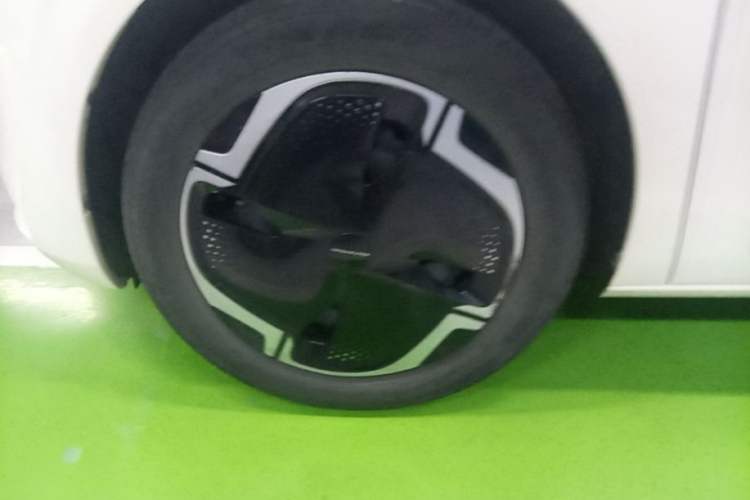 Used Dongfeng NAMMI 01 2024 New Edition 330 Plus Smart+ Left Front Wheel Hub
