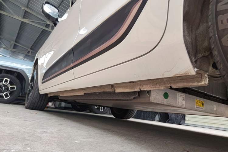 Used Dongfeng NAMMI 01 2024 New Edition 330 Plus Smart+ Left Side Sill