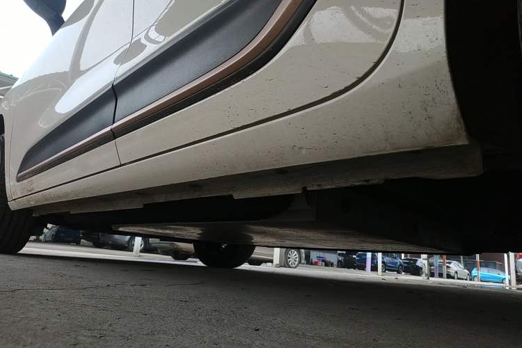 Used Dongfeng NAMMI 01 2024 New Edition 330 Air Left Side Sill