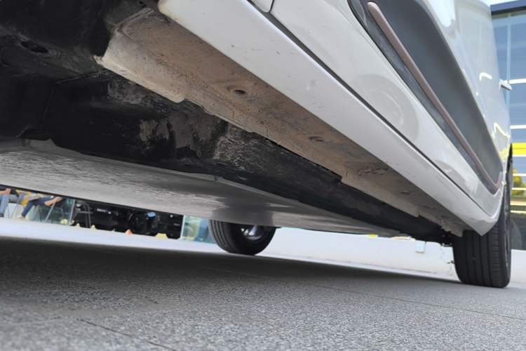Used Dongfeng NAMMI 01 2024 New Edition 430 Plus Smart+ Left Side Sill