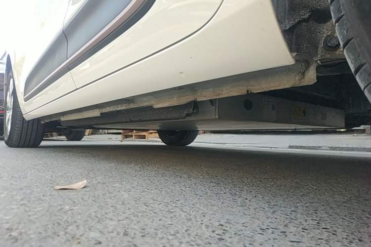 Used Dongfeng NAMMI 01 2024 New Edition 330 Air Left Side Sill