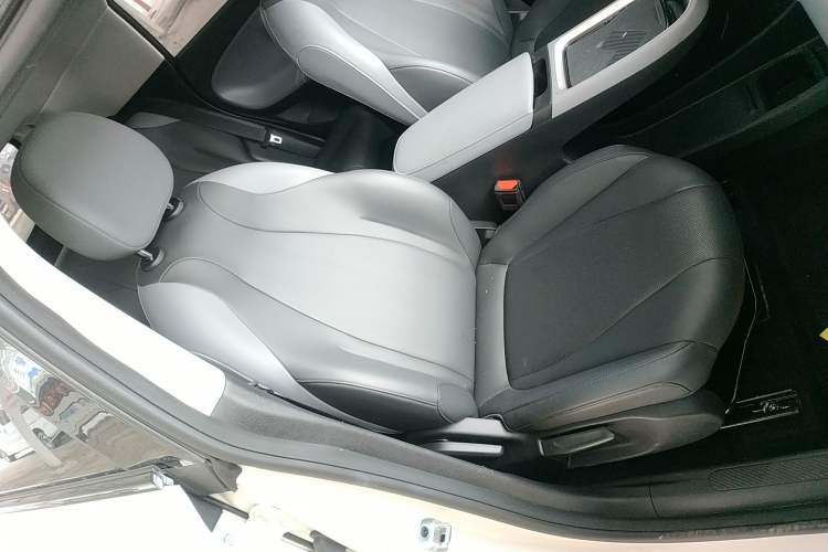 Used Dongfeng NAMMI 01 2024 New Edition 330 Air Right Front Seat