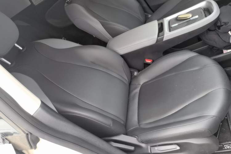 Used Dongfeng NAMMI 01 2024 New Edition 330 Air Right Front Seat