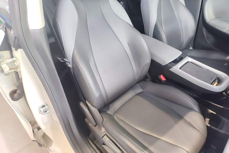 Used Dongfeng NAMMI 01 2024 New Edition 330 Air Right Front Seat