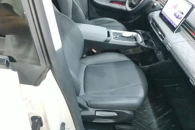 Used Dongfeng NAMMI 01 2024 Co-Creation Edition – Co-Creation WE Version Right Front Seat