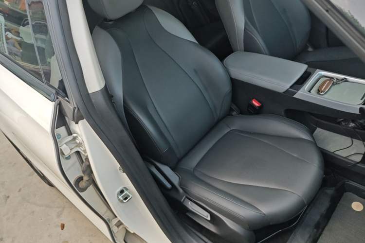 Used Dongfeng NAMMI 01 2024 New Edition 330 Air Right Front Seat