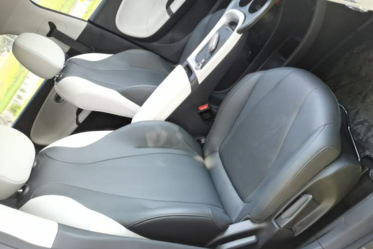 Used Dongfeng NAMMI 01 2024 New Edition 330 Air Right Front Seat
